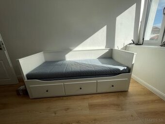 Hemnes posteľ Ikea