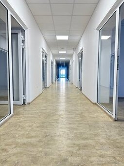 Administratívna budova-kancelárie, obchodný priestor, sklad