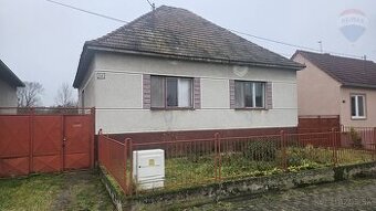 Rodinný dom v Gbeloch - pôvodný stav, veľký pozemok