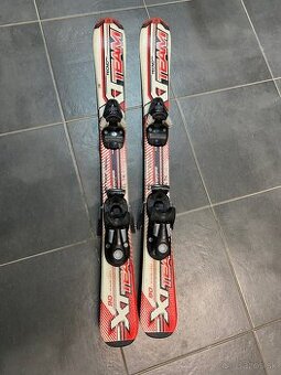 Predám detský lyžiarsky set – lyže + lyžiarky