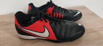 Športová obuv  halovky veľkosť 38,5 značka Nike