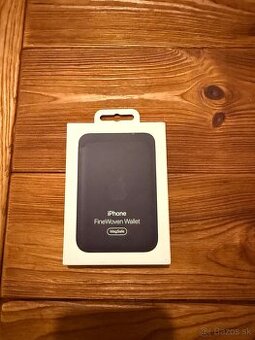 Apple Peňaženka FineWoven s MagSafe k iPhonu čierna