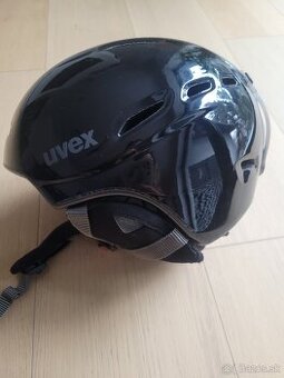 Lyžiarska prilba uvex