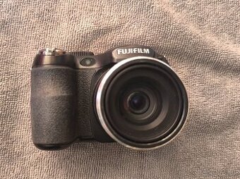 Predám digitálny fotoaparát FUJIFILM FinePix S2500HD