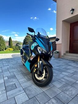 Yamaha T-Max Dx akrapovic