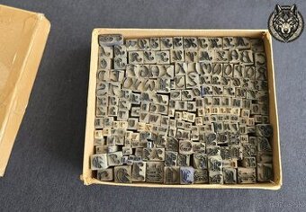 Typografická sada historických sadzobných písmen.