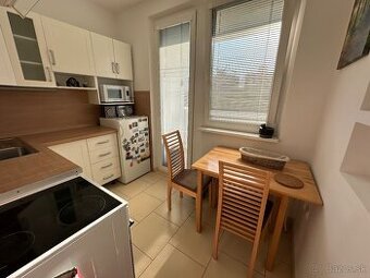 2izbový byt s balkónom len 1zastávka od centra mesta