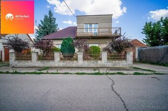 Rodinný dom s garážou na predaj v Seredi