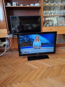 Lacno 2x televizor Samsung 82 cm uhlopriecka nastaveny.