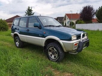 Nissan Terrano 2  2.4i 4x4