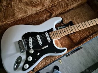 Fender stratocaster Japonsko 2022