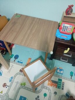 Detský stôl s 2 stoličkami