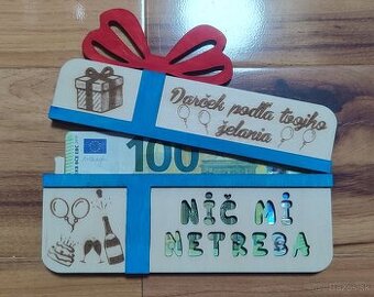 Drevená darčeková karta na peniaze v tvare darčeka "Nič mi 