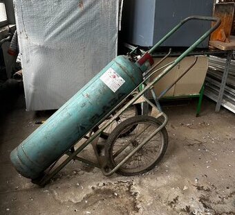 Vozik a fľaša CO2, kyslík, zváranie, Flaga