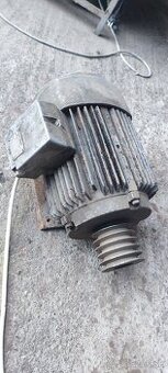 Predám Trojfázový elektromotor 5,5 kW - MEZ Mohelnice AP 132