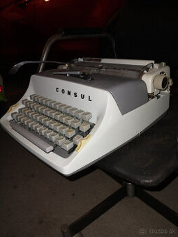 Písací kufríkový stroj Consul - 1