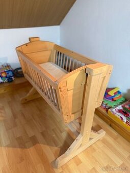 Detská kolíska z masívu