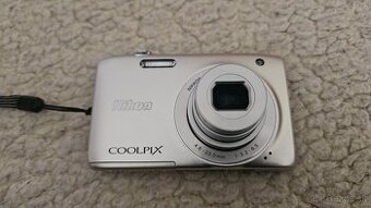 Zachovalý digitálny fotoaparát NIKON S3100