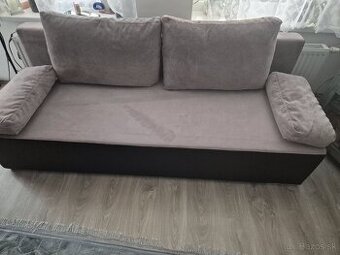 Rozkladacia sedacka s úložným priestorom