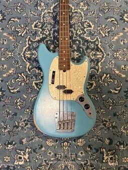 FENDER JMJ MUSTANG BASS -  Road Worn Daphne Blue + gig bag