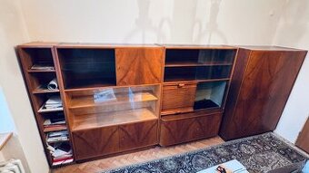 Retro nábytok z gaštanoveho dreva