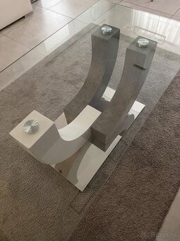 Konferenčný stolik v top stave