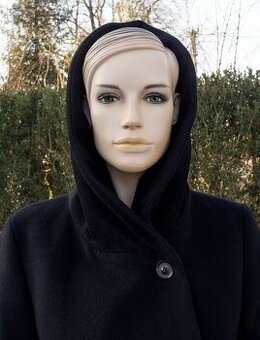 Teplý vlnený kabát s kapucňou