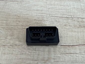 GPS tracker do auta pre Apple Find My