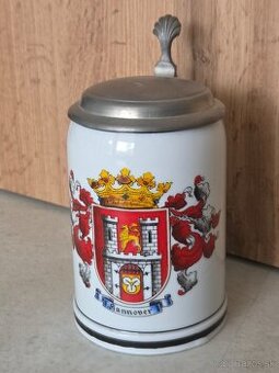 pivný krígel biely porcelánový s poklopom 0,5L