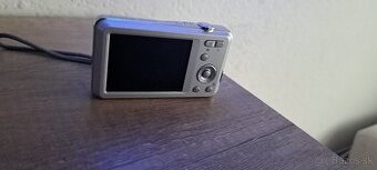 2x digitálny fotoaparát – Panasonic Lumix + Olympus VH-210,