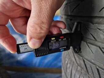 Predám Letné Pneu s rozmerom 215/55 R16