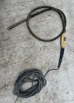 Predám ponorný vibrátor na betónu Wacker neuson