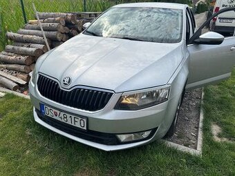 Škoda Octavia 3 sedan, manuál 6st., strieborná