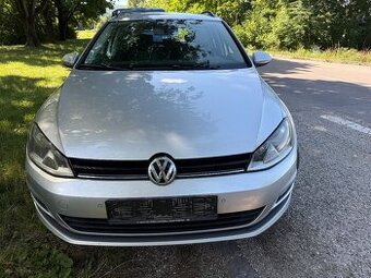 Predám ľahko poškodený VW Golf variant 1,6 TDi DSG RV 2016.