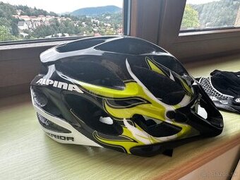 Cyklistická prilba Alpina + rukavice