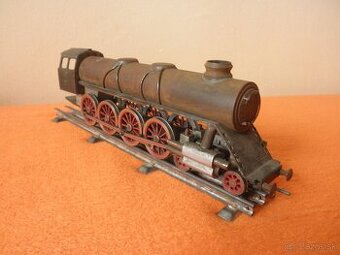 stará kovová hračka rušeň ČSD rozchodu 0, nedokončený model