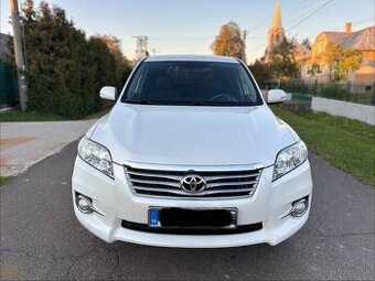 Predam Toyota Rav4 2,2 diesel 110KW 4x4 R.V 2013 112 600