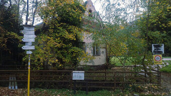 Ponúkame na predaj pozemok s rodinným domom v kúpeľnom meste