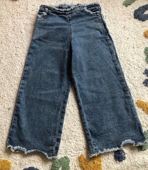 —————Bavlnené zvonové džínsy Zara, 98, 6.40 E—————