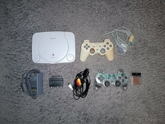 Konzola PlayStation 1 Slim + 2 ovládače + volant