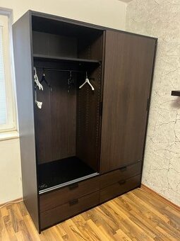 Tmava skrina na predaj