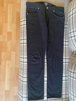 Pánske strečové nohavice.