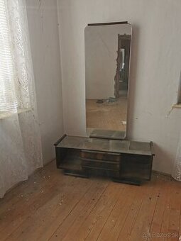 Zrkadlová skrinka