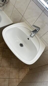 umyvadlo s bateriou
