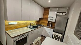 Prenájom 2,5i bytu, Uhlisko, Banská Bystrica.