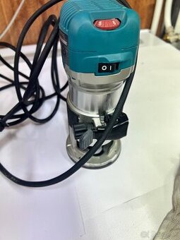 JEDNORUČNÁ FRÉZA-MAKITA RT0702CX2J