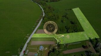 NA PREDAJ-rozľahlý pozemok v Jakovanoch ideálna investícia