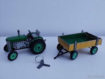 Traktor kovap staré hračky