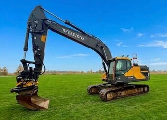 Pásové rypadlo Volvo EC250EL (Engcon S80, 360° kamery)