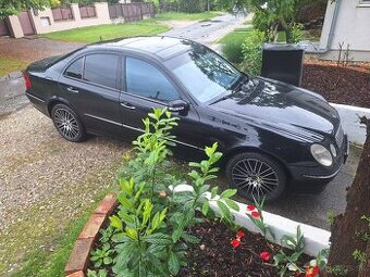 Mercedes-Benz E320 radovy 6valec